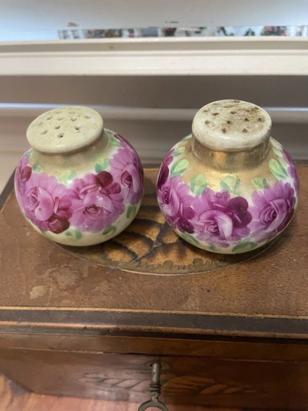 VINTAGE HANDPAINTED SALT & PEPPER SHAKERS - 1940